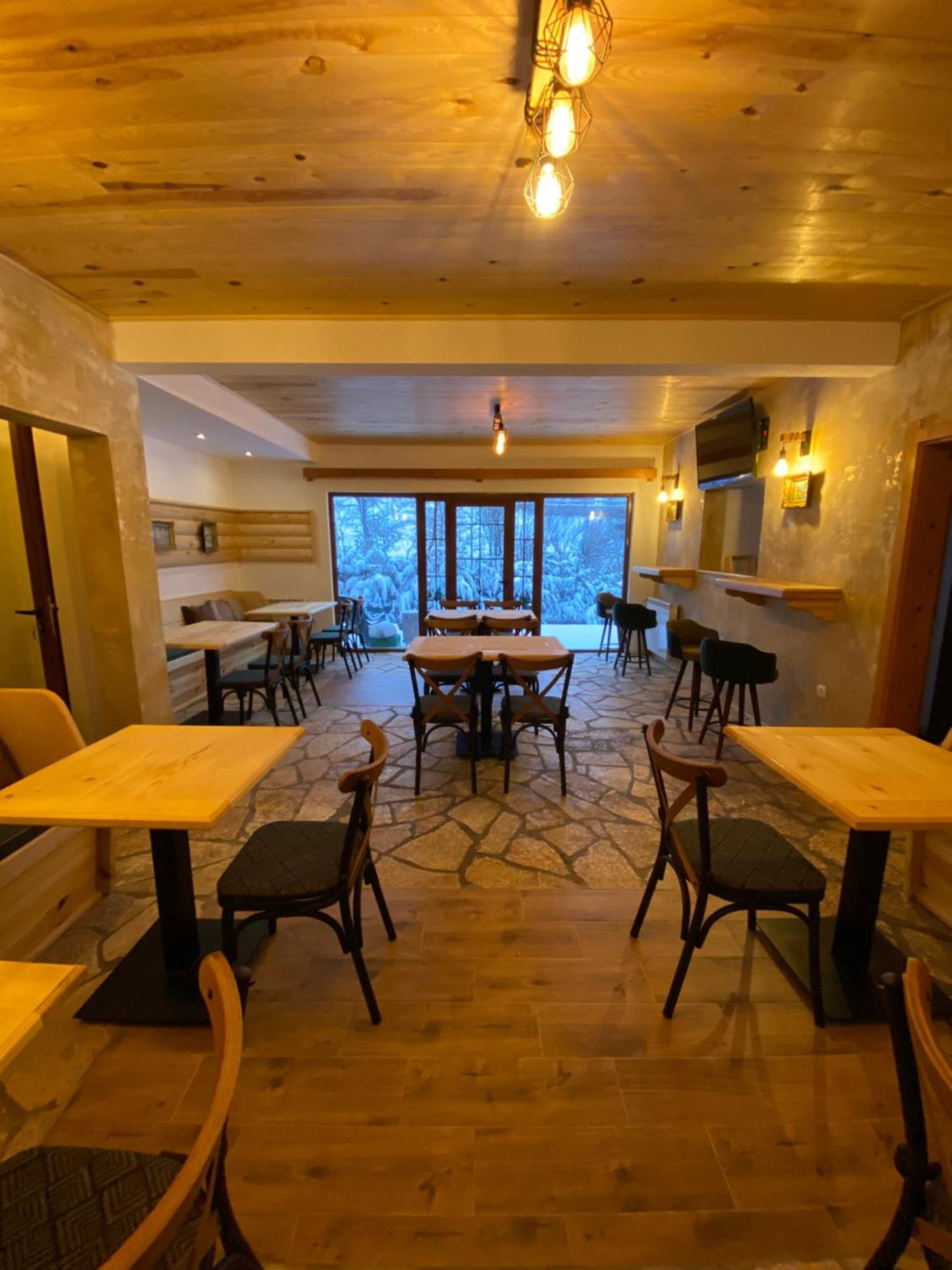 Pubhouse & Rooms Pahulja Kolašin Exteriör bild